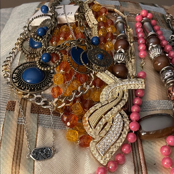 Fashion Jewelry 15 Necklaces NEW & EUC - Picture 1 of 8